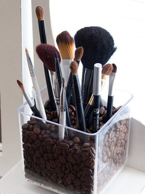 Which makeup tool is best for foundation application: Foundation brush, fingers or makeup sponge?